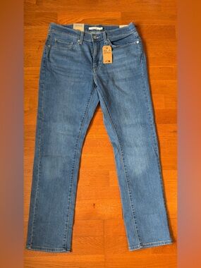Ladies Levi's Mid Blue Classic Straight Jeans